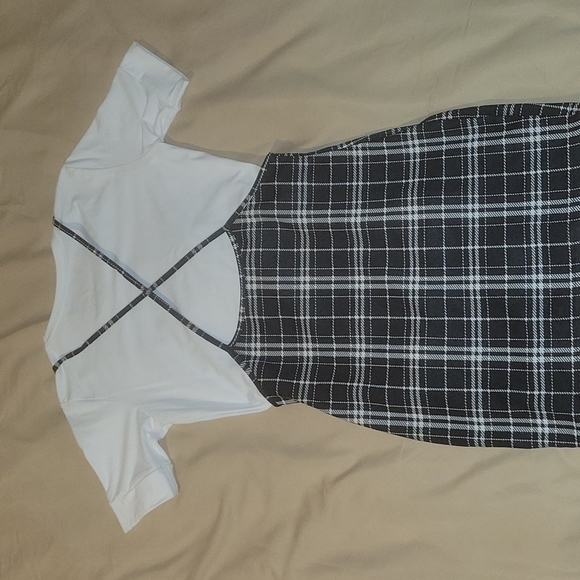 Black and white plaid skirt. (L) - Picture 6 of 10